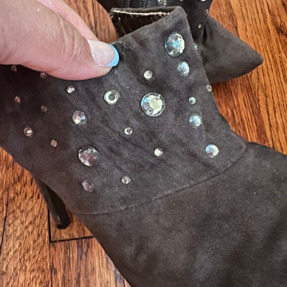 Kathy Van Zeeland Gray Faux Suede Embellished Ankle Booties Size 9M 4.2in Heel - Picture 9 of 16